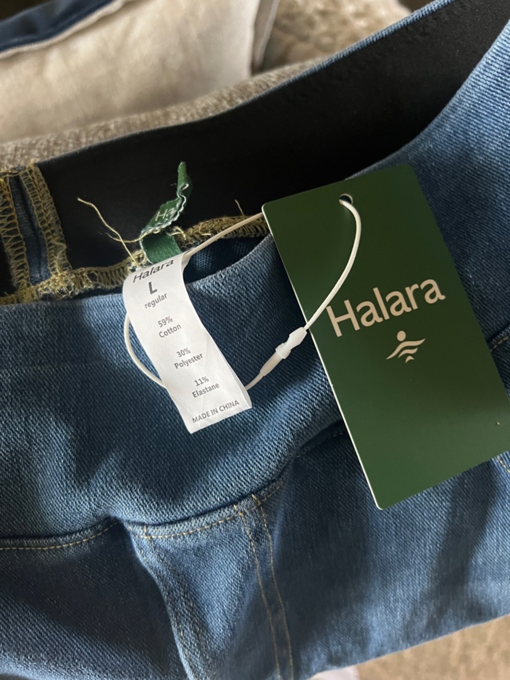 Halara light weight flare jeans 
5 pocket